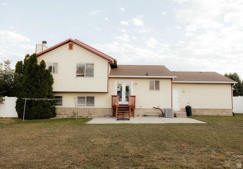 Tiny photo for 1636 W PLUM CREEK DR, West Jordan, UT 84088 (MLS # 2103045)