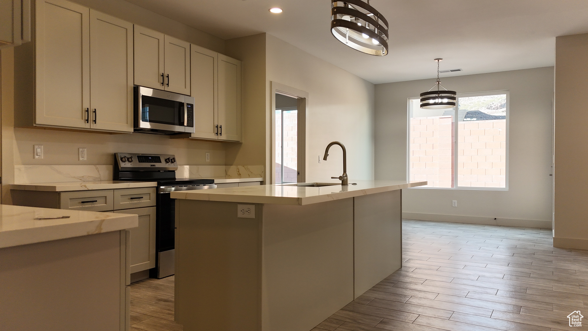 HURRICANE VIEWS - Residential