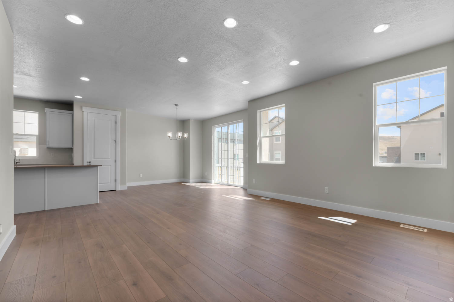 OVERLAND COLLECTION V2 247 - Residential