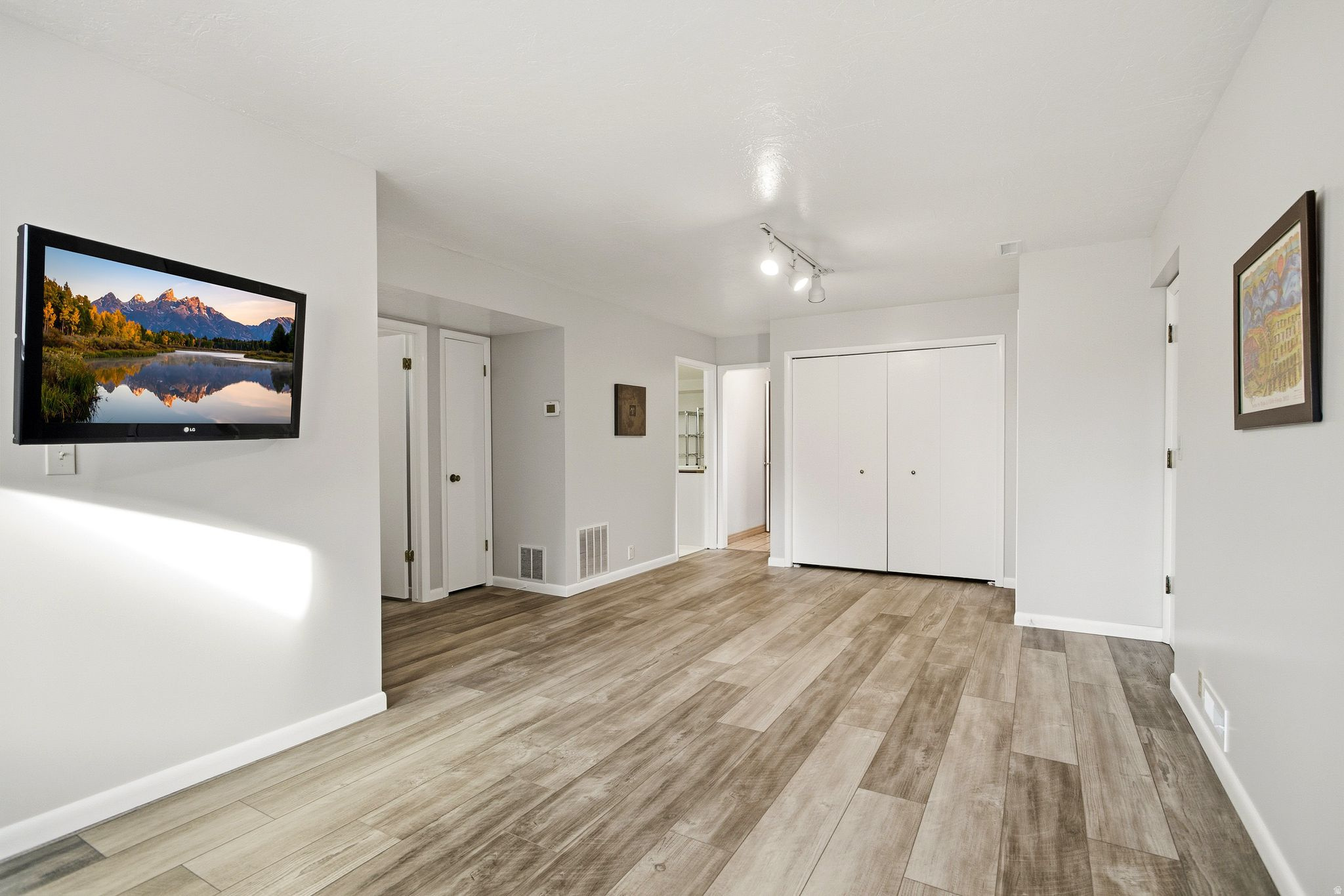 QUAIL HOLLOW - Residential