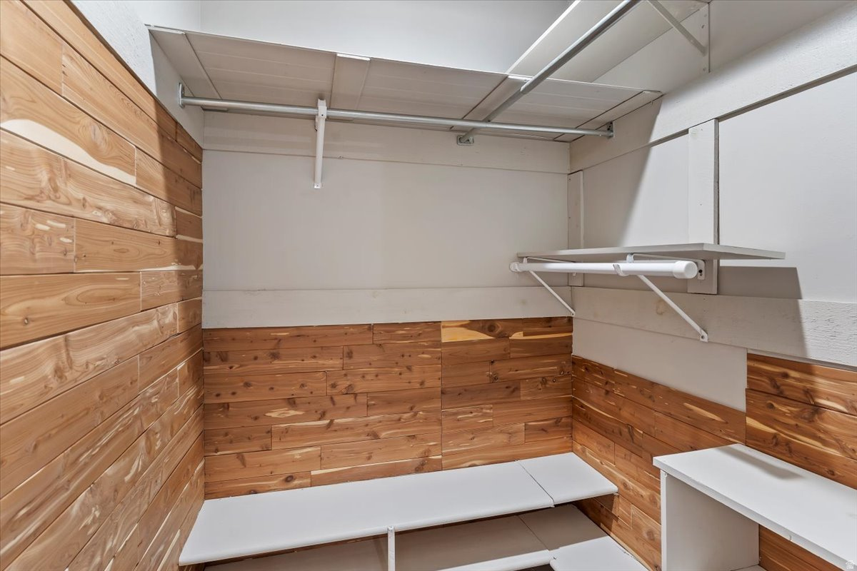 MEADOW BROOK - Residential