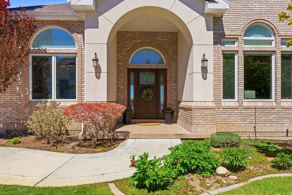 Photo of 908 FREMONT RD, Bountiful, UT 84010 (MLS # 2156178)