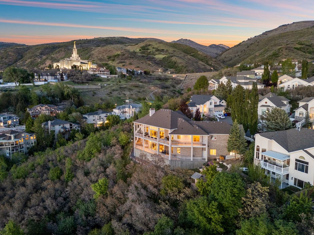 Photo of 908 FREMONT RD, Bountiful, UT 84010 (MLS # 2156178)