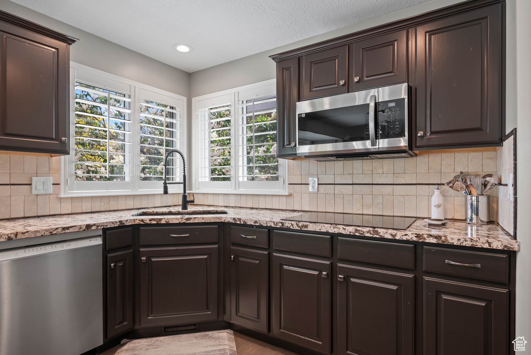 2242 E Deere View Dr, Layton, Utah image 11