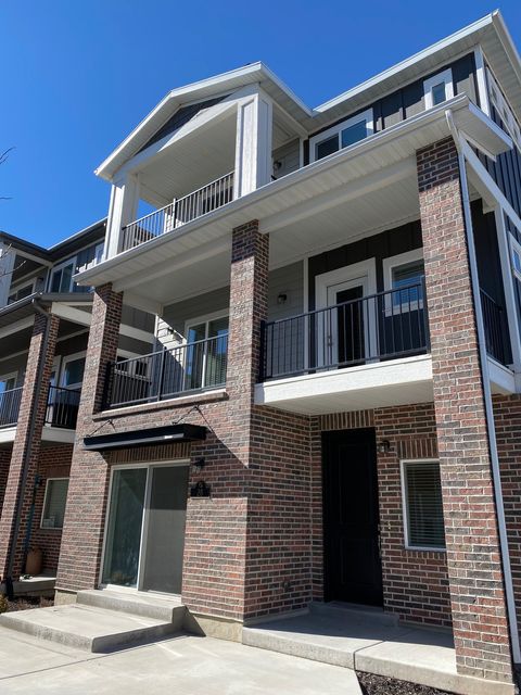 Photo of 28 S RIO GRAND AVE W, Farmington, UT 84025 (MLS # 2132877)