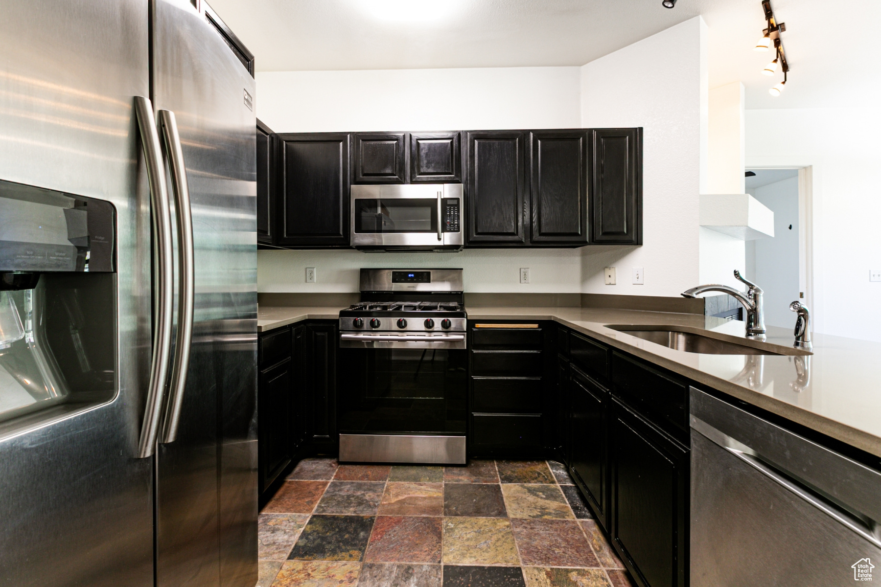 Park City, Utah 84098, United States, 2 Bedrooms Bedrooms, ,2 BathroomsBathrooms,Residential,Pending,129864