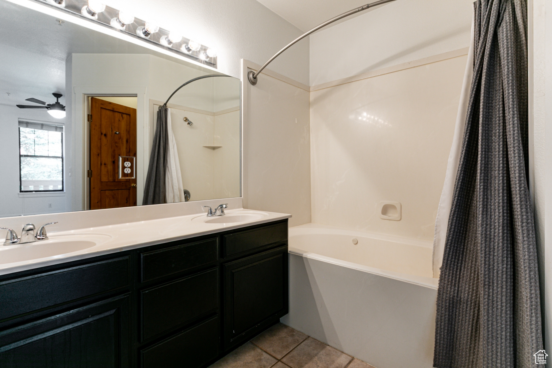 Park City, Utah 84098, United States, 2 Bedrooms Bedrooms, ,2 BathroomsBathrooms,Residential,Pending,129864