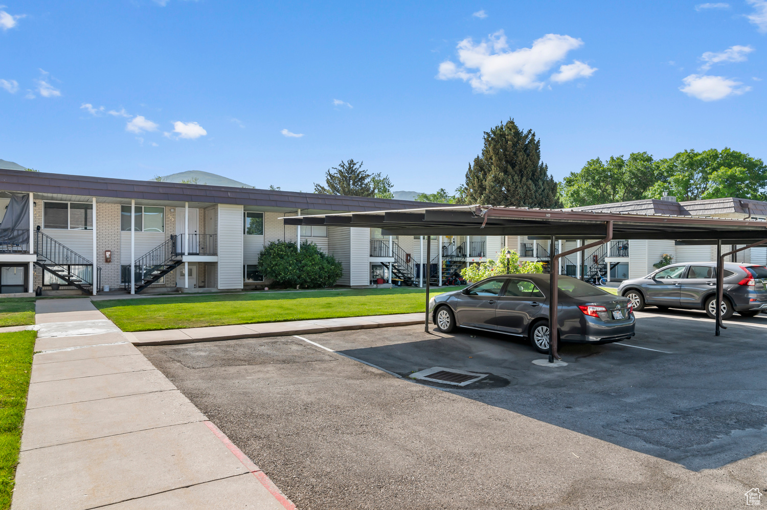 LAKE VIEW - Residential
