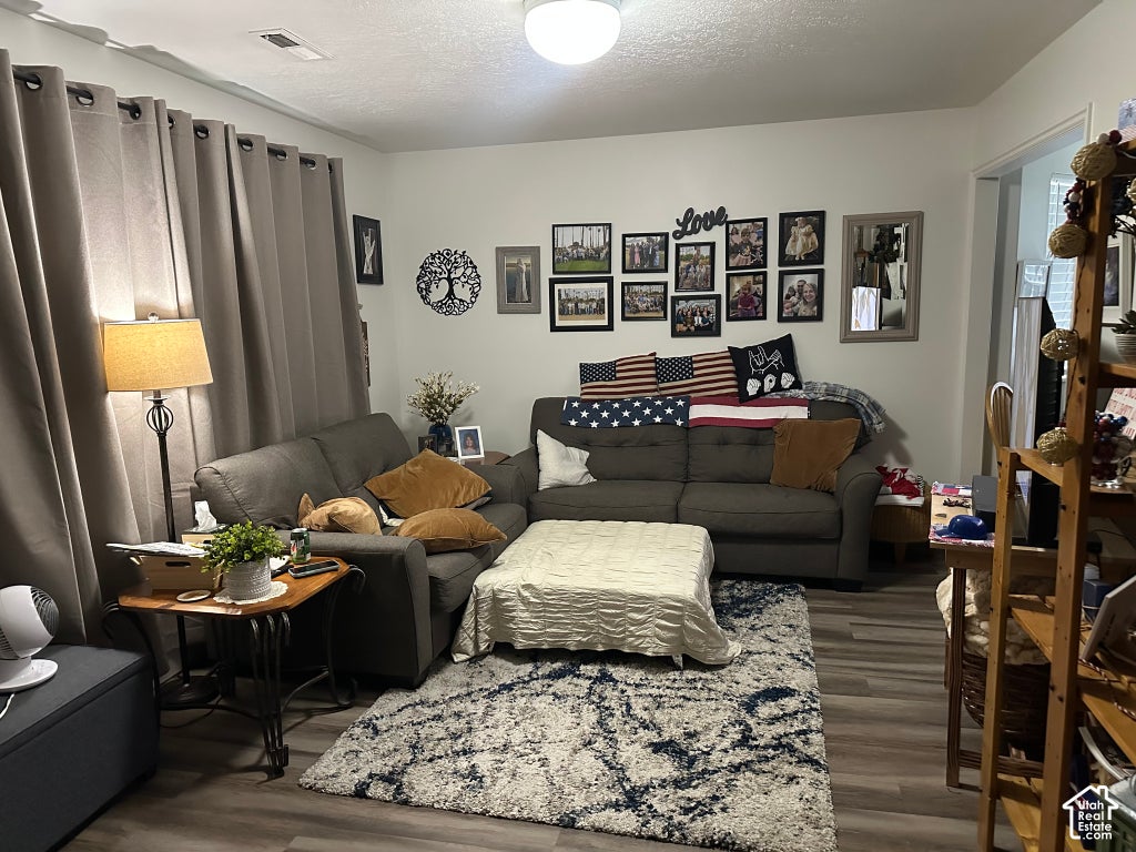 Photo of 115 S 900 E, Springville, UT 84663 (MLS # 2192950)
