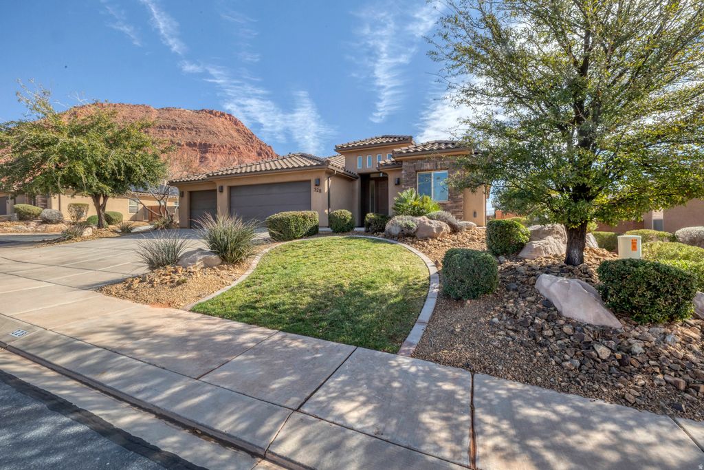 Photo of 328 N HARRIER LN W, Ivins, UT 84738 (MLS # 2140524)