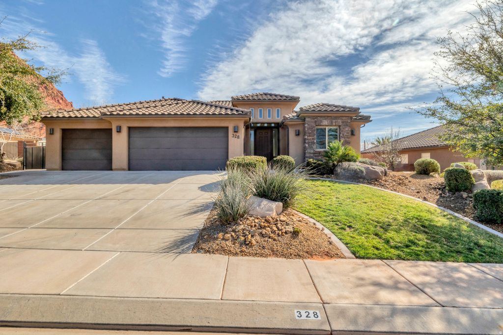 Photo of 328 N HARRIER LN W, Ivins, UT 84738 (MLS # 2140524)