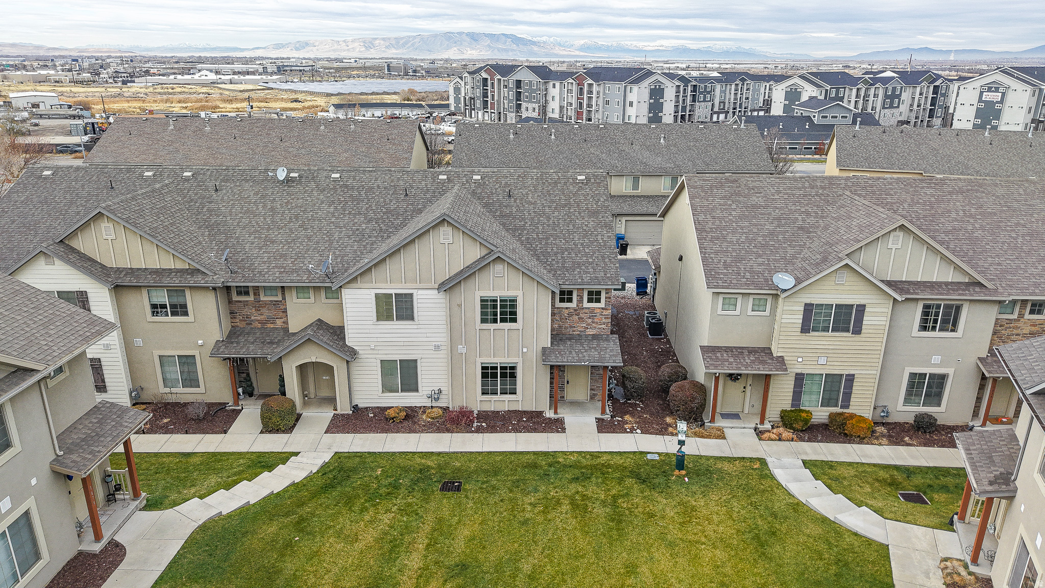 WHISPERING WILLOW - Residential