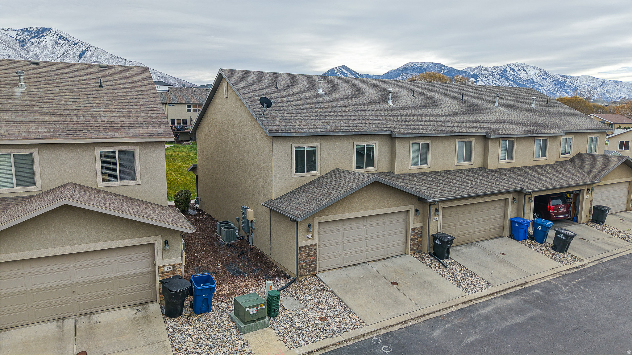 WHISPERING WILLOW - Residential