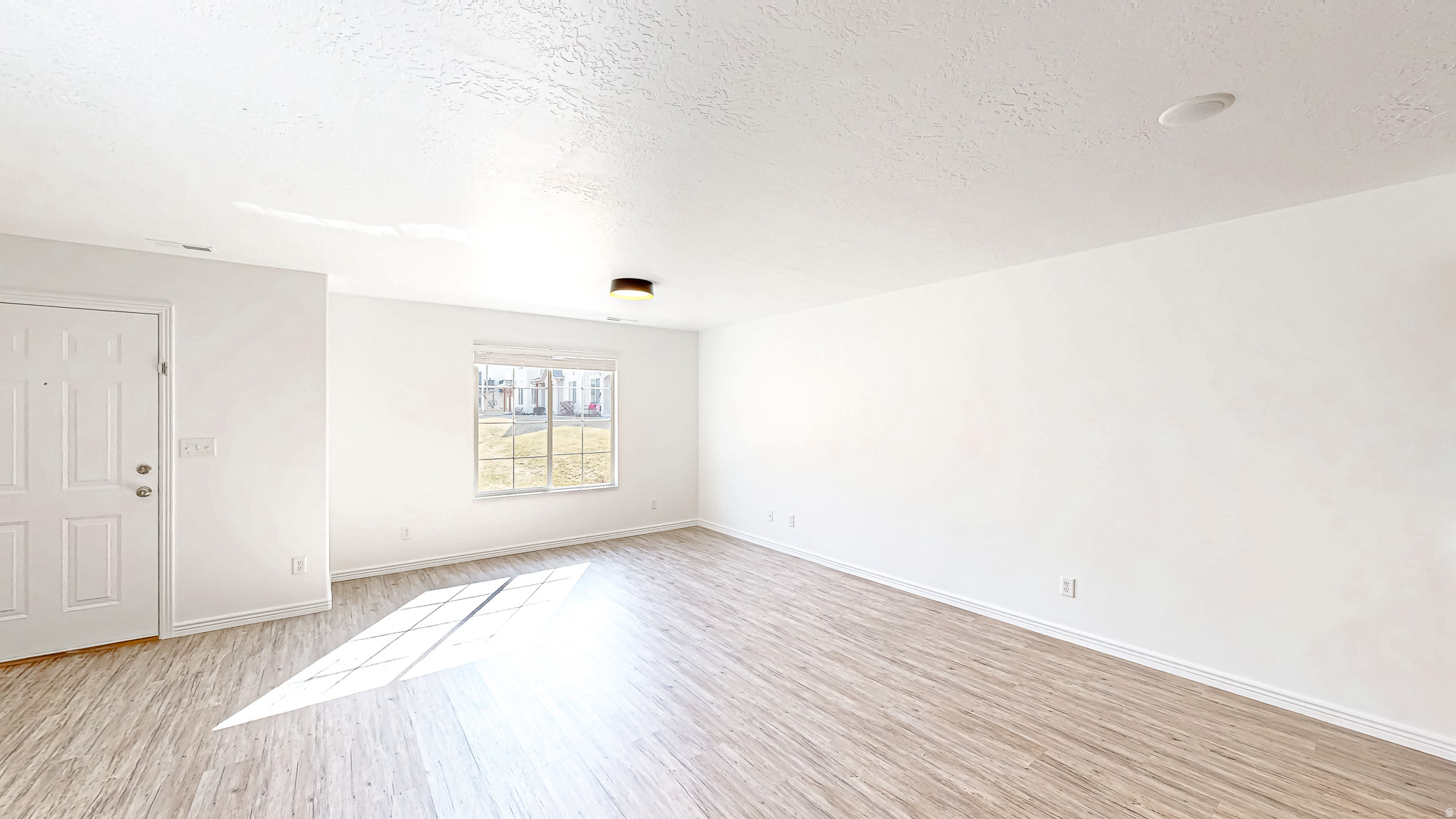 WHISPERING WILLOW - Residential