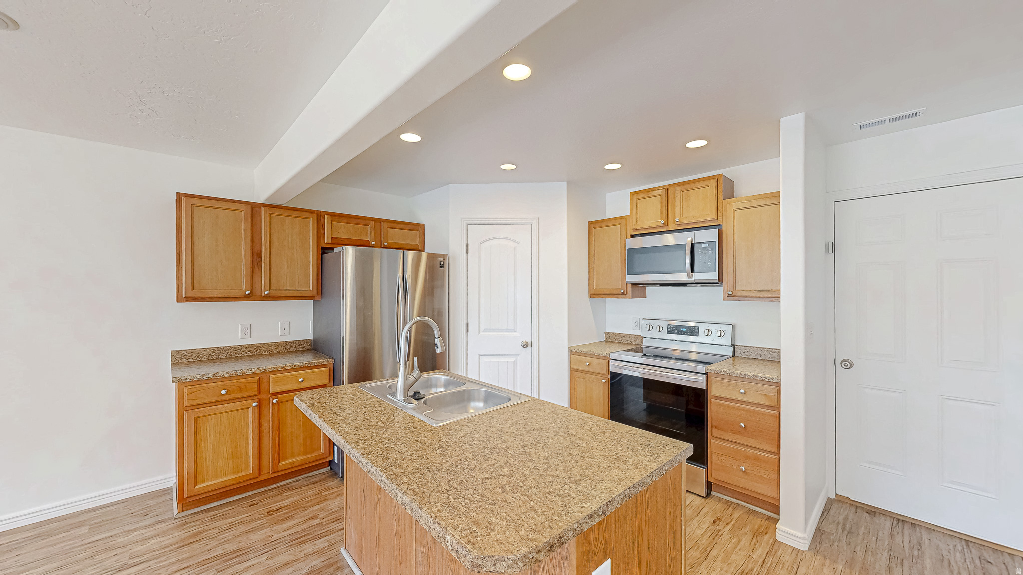 WHISPERING WILLOW - Residential