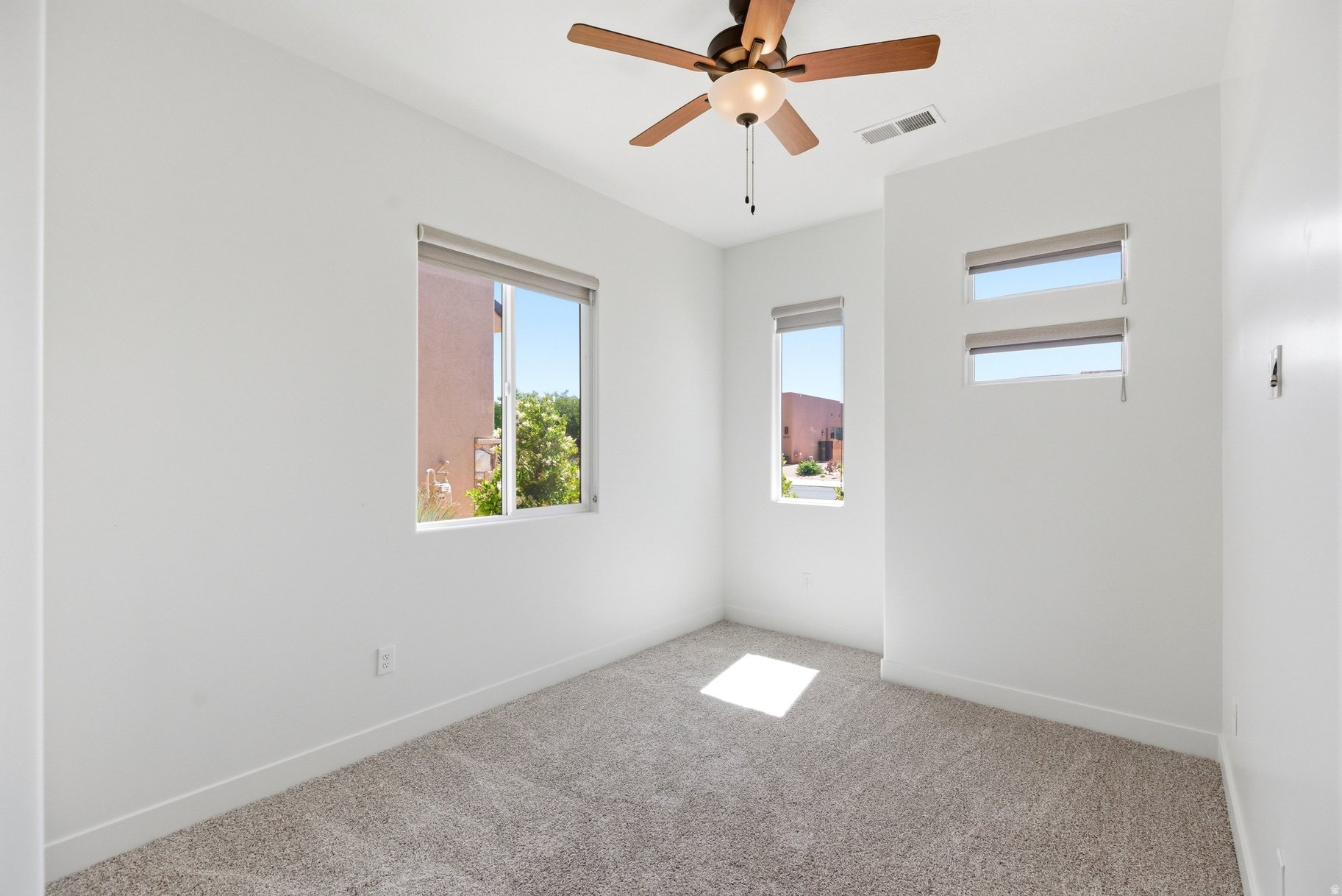 LEDGES OF ST GEORGE WHITE ROCKS PH 6 - Residential