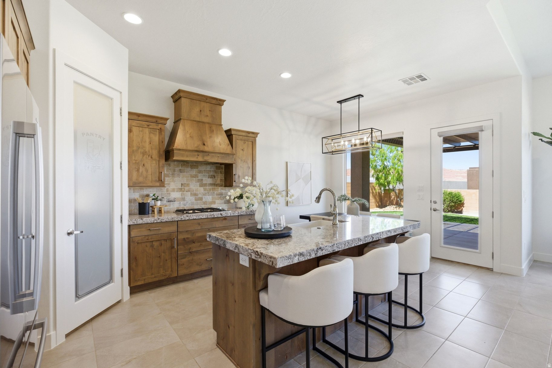 LEDGES OF ST GEORGE WHITE ROCKS PH 6 - Residential