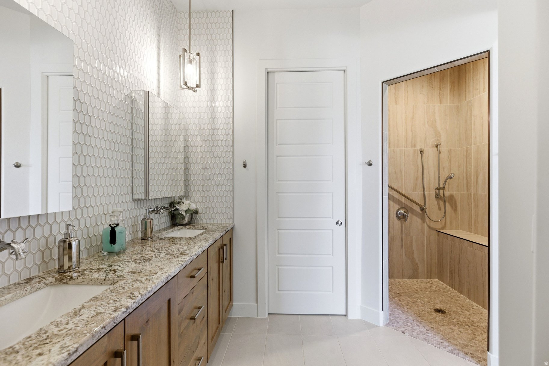LEDGES OF ST GEORGE WHITE ROCKS PH 6 - Residential