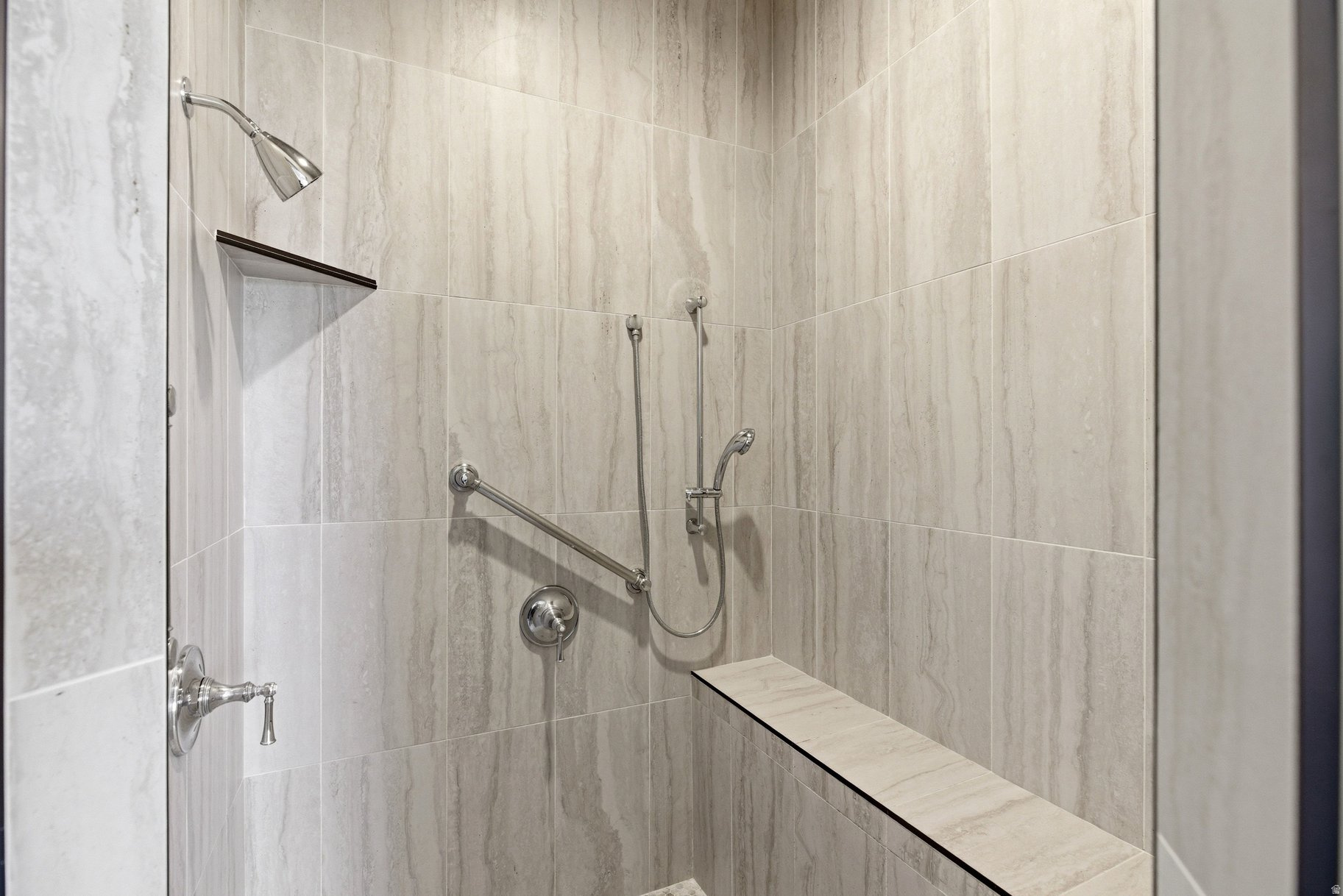 LEDGES OF ST GEORGE WHITE ROCKS PH 6 - Residential