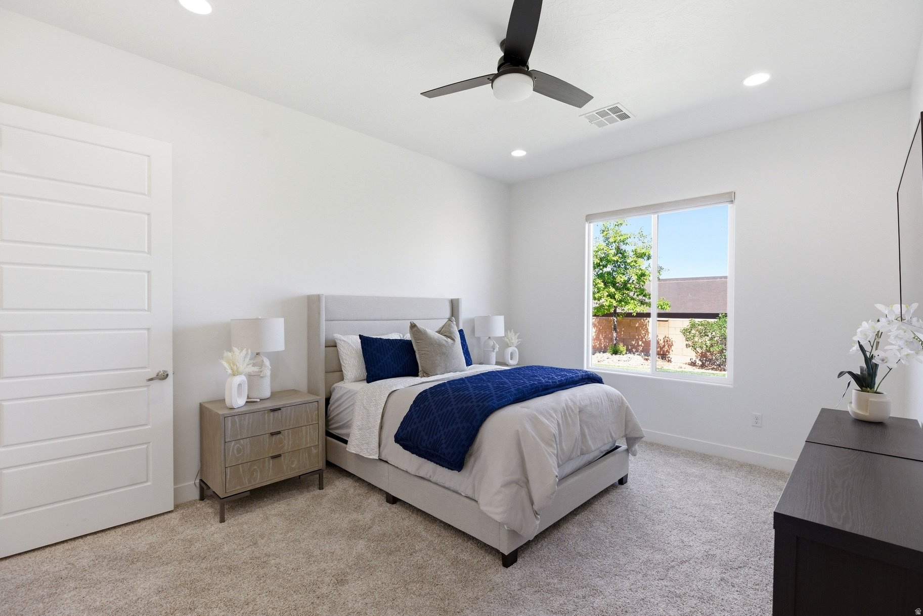 LEDGES OF ST GEORGE WHITE ROCKS PH 6 - Residential