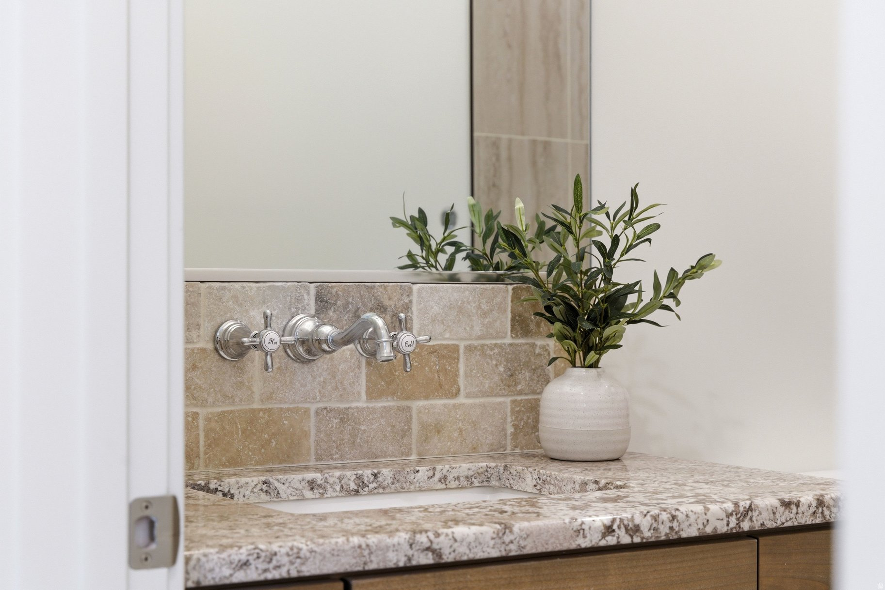 LEDGES OF ST GEORGE WHITE ROCKS PH 6 - Residential