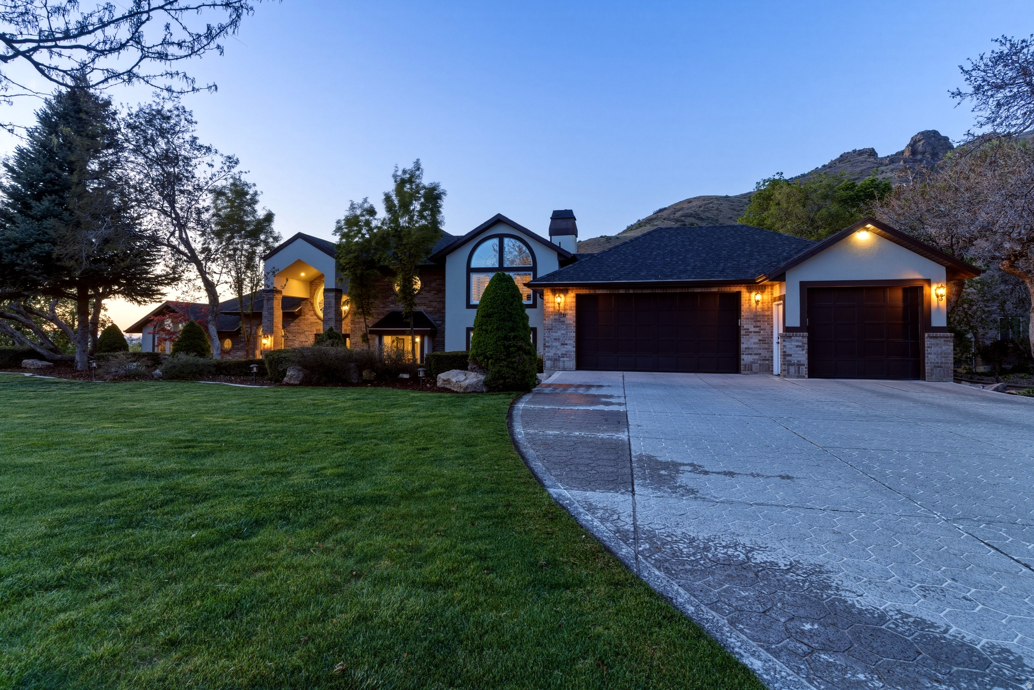 TANGLEWOOD/TWIN PEAK - Residential