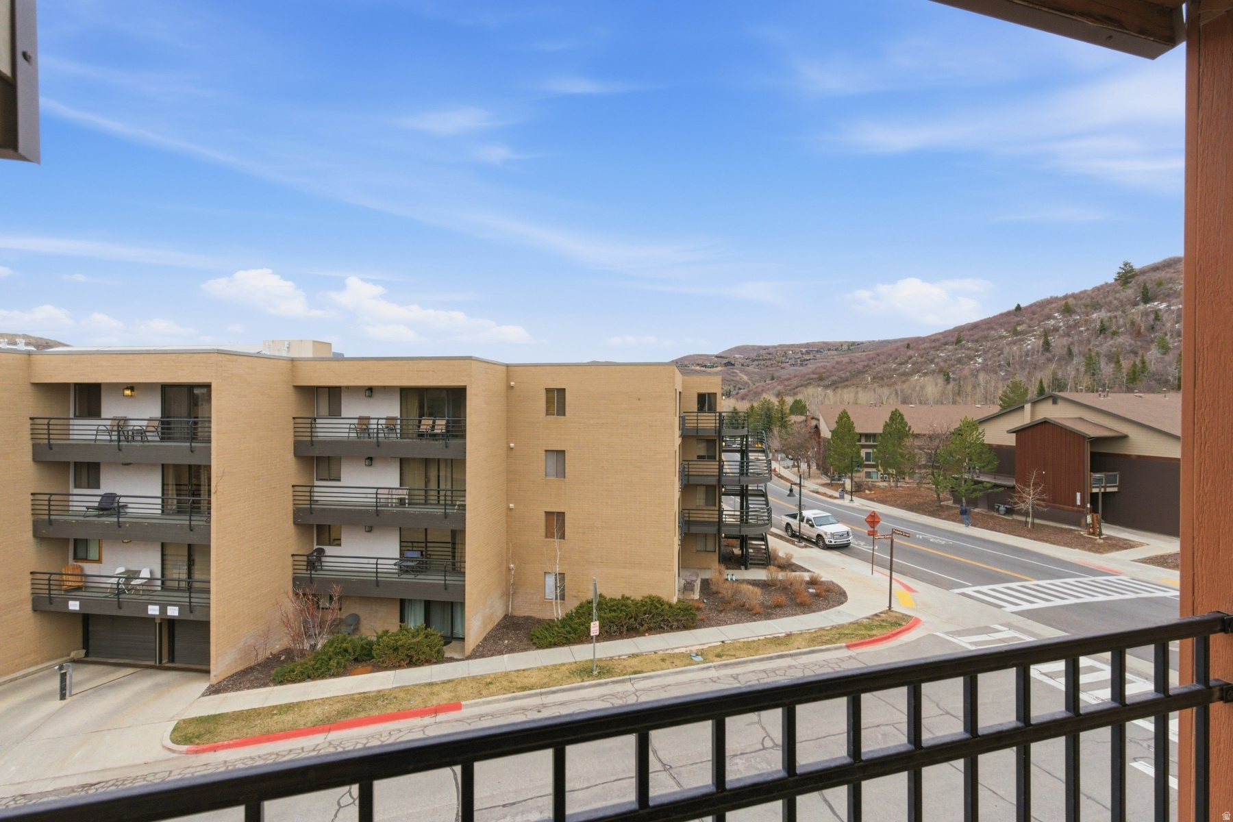 CARRIAGE HOUSE CONDOMINIUMS - Residential