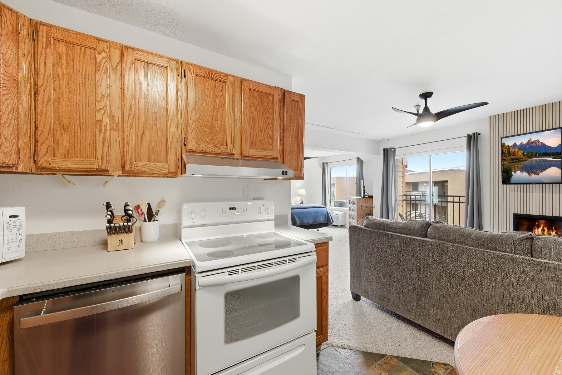 CARRIAGE HOUSE CONDOMINIUMS - Residential