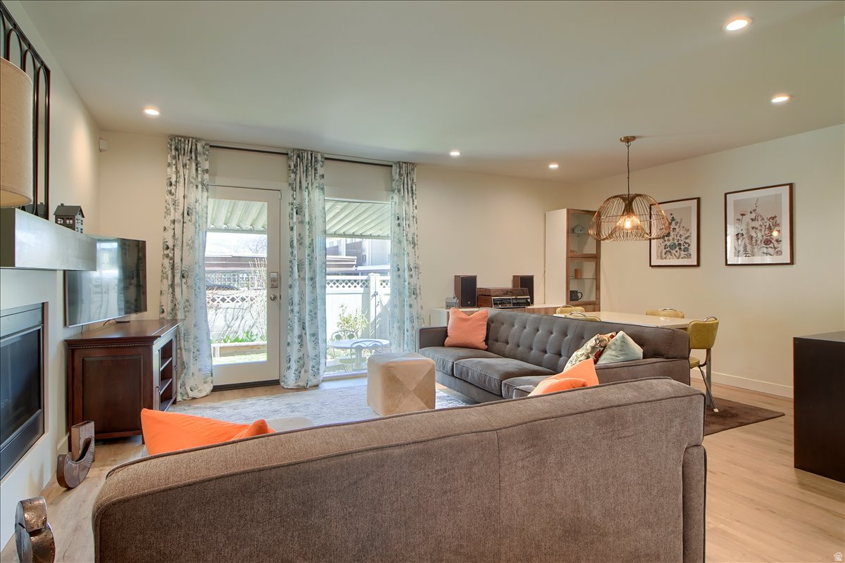 TASRRACES OF ROSE PARK - Residential