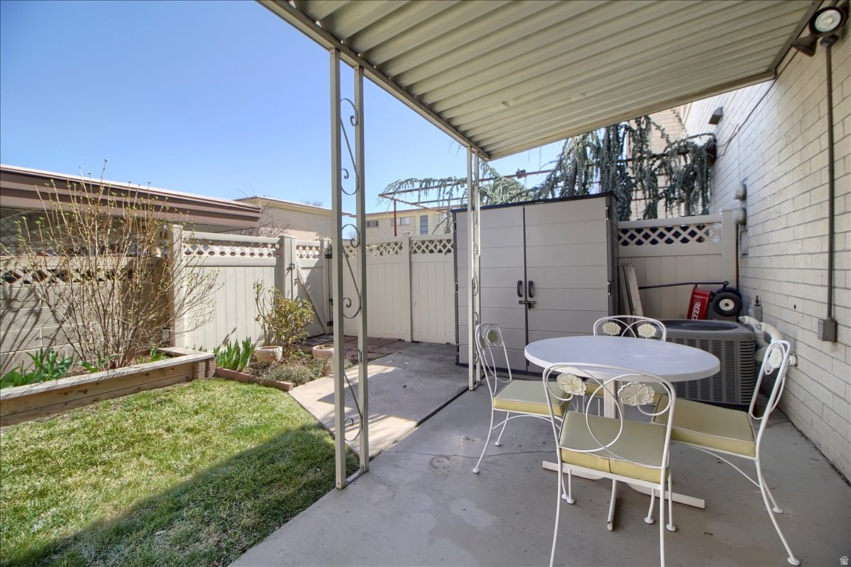 TASRRACES OF ROSE PARK - Residential