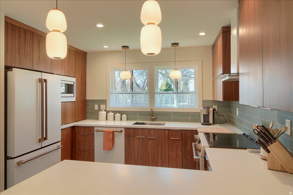 TASRRACES OF ROSE PARK - Residential