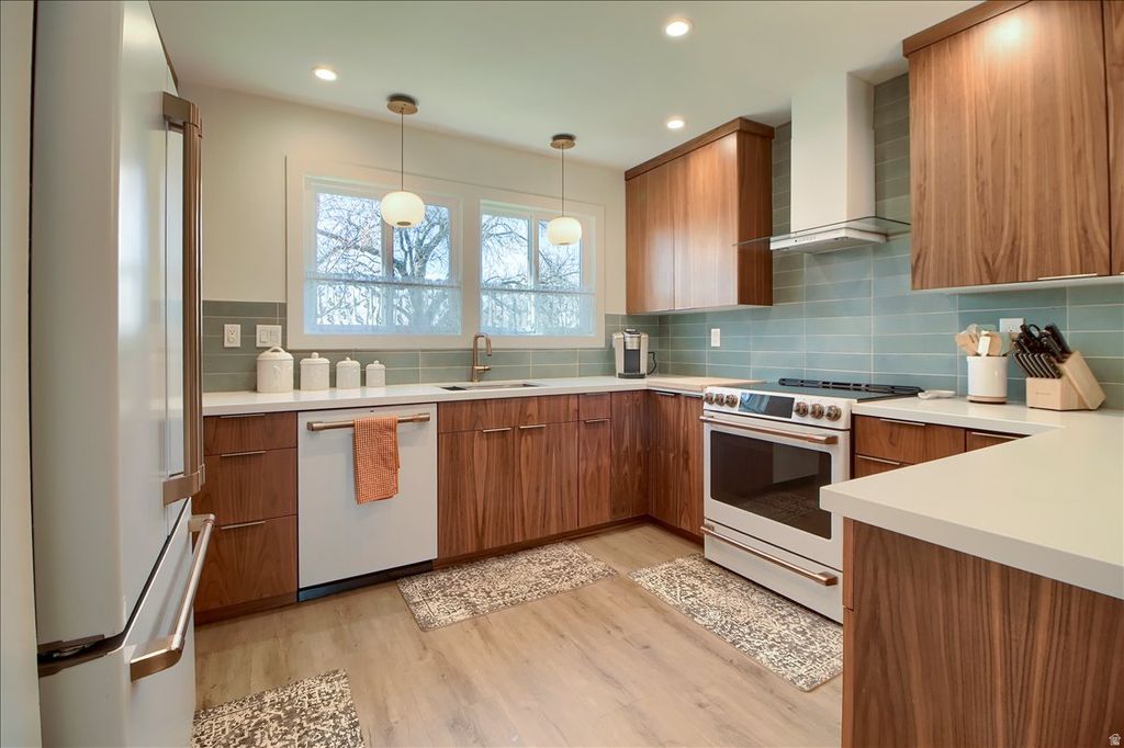 Photo of 674 N OAKLEY ST #F102, Salt Lake City, UT 84116 (MLS # 2143653)