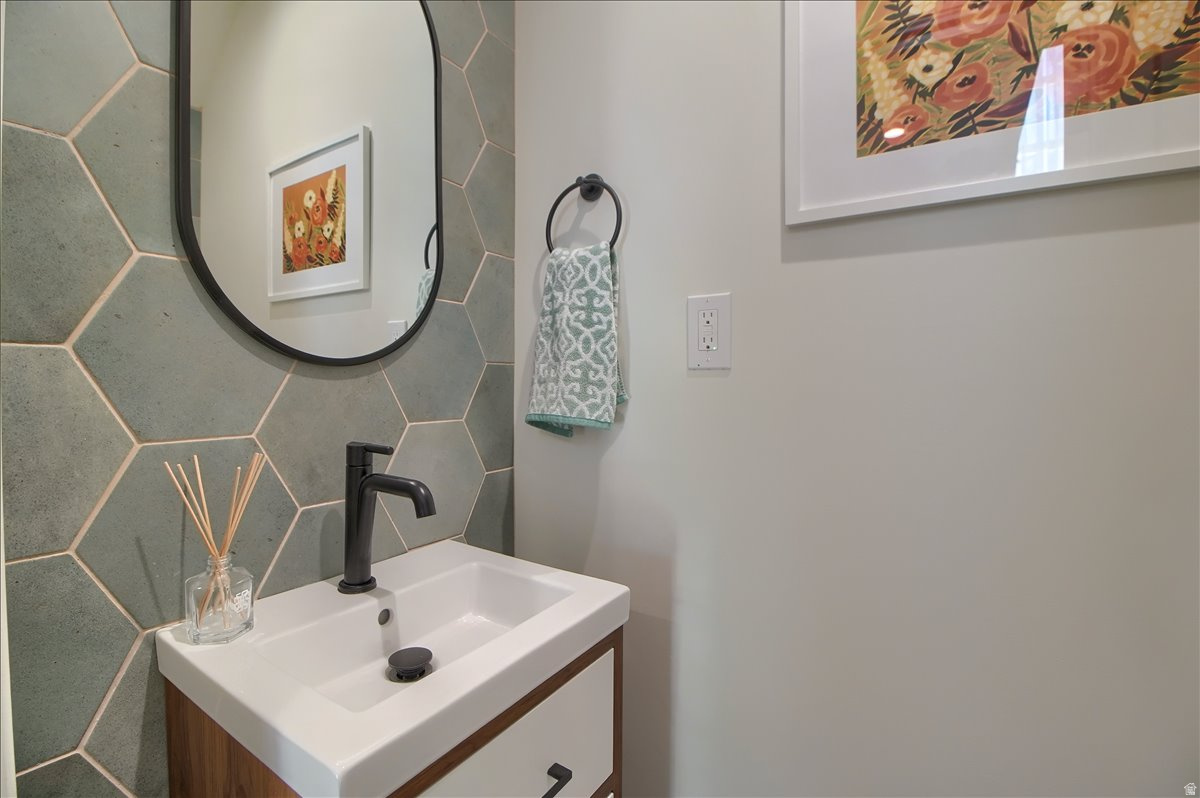 TASRRACES OF ROSE PARK - Residential