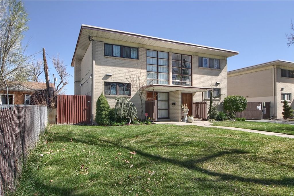 Photo of 674 N OAKLEY ST #F102, Salt Lake City, UT 84116 (MLS # 2143653)