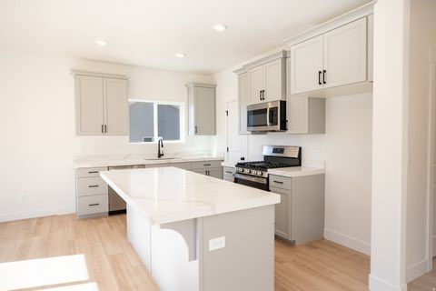 Tiny photo for 422 E 550 N LOT #26, Salem, UT 84653 (MLS # 2145526)