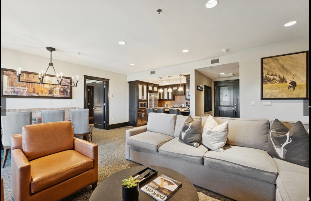 DAKOTA MOUNTAIN LODGE - Residential