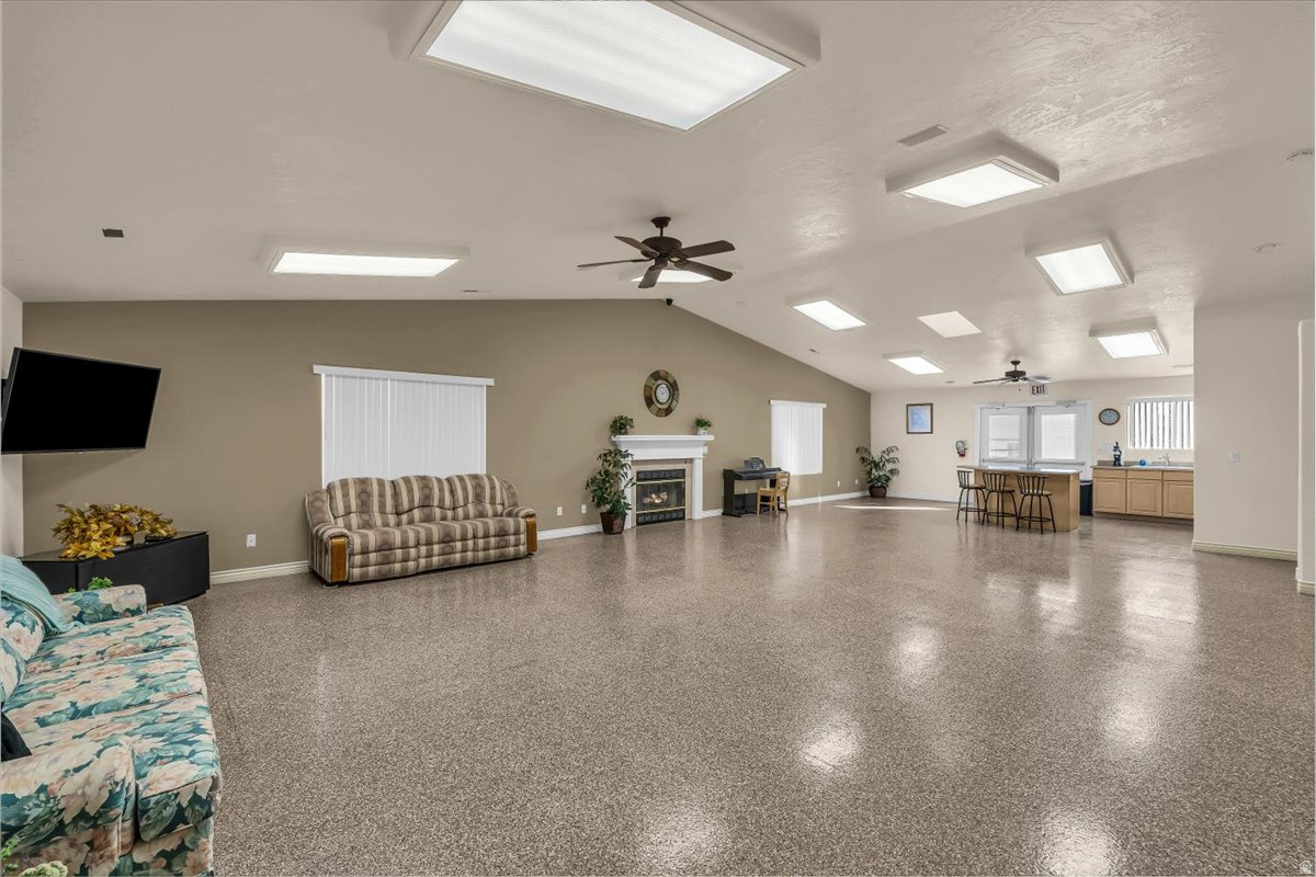 RIDGEPOINTE 1 AMD - Residential