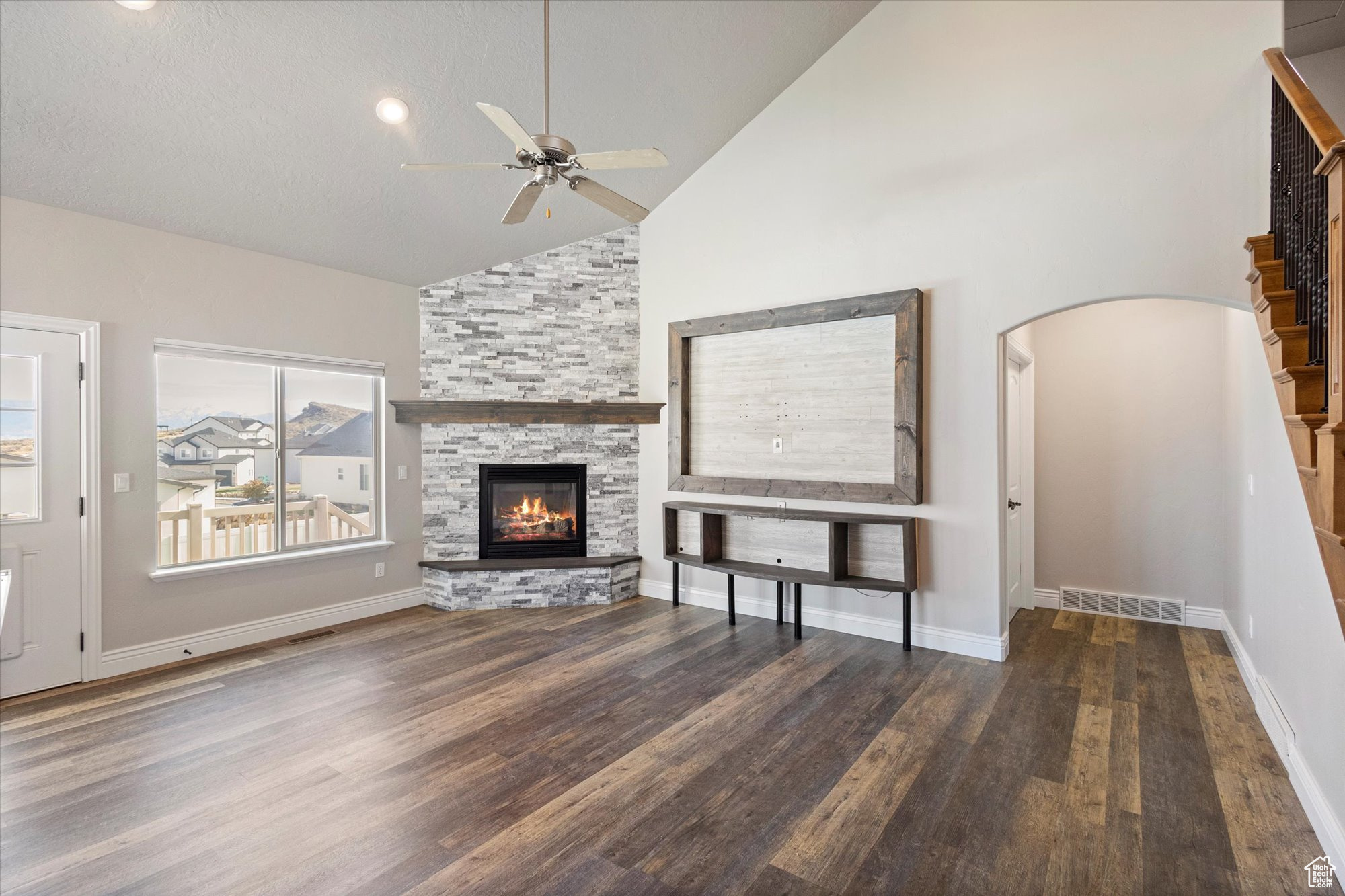 THE BENCHES - Residential