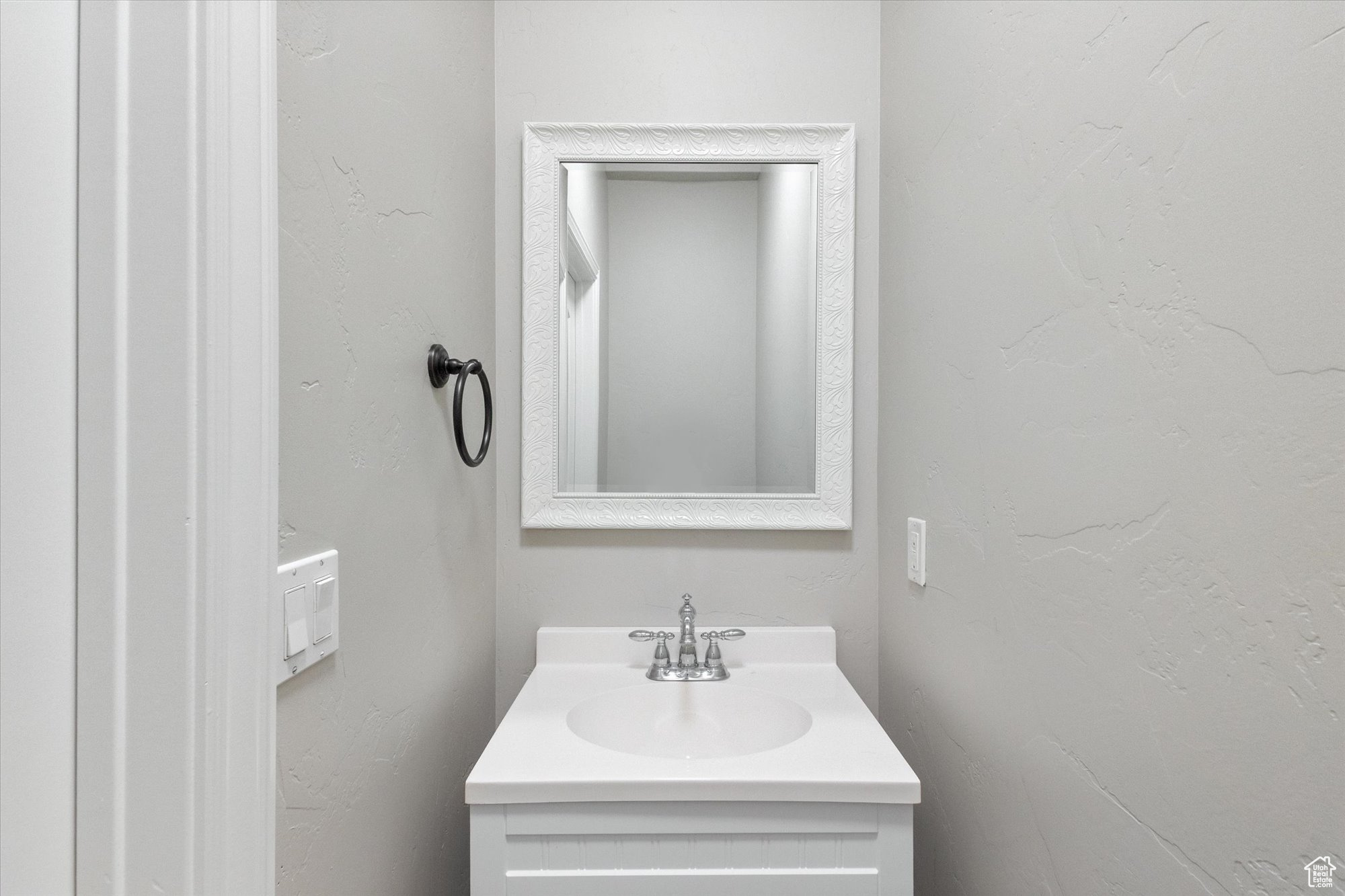 THE BENCHES - Residential