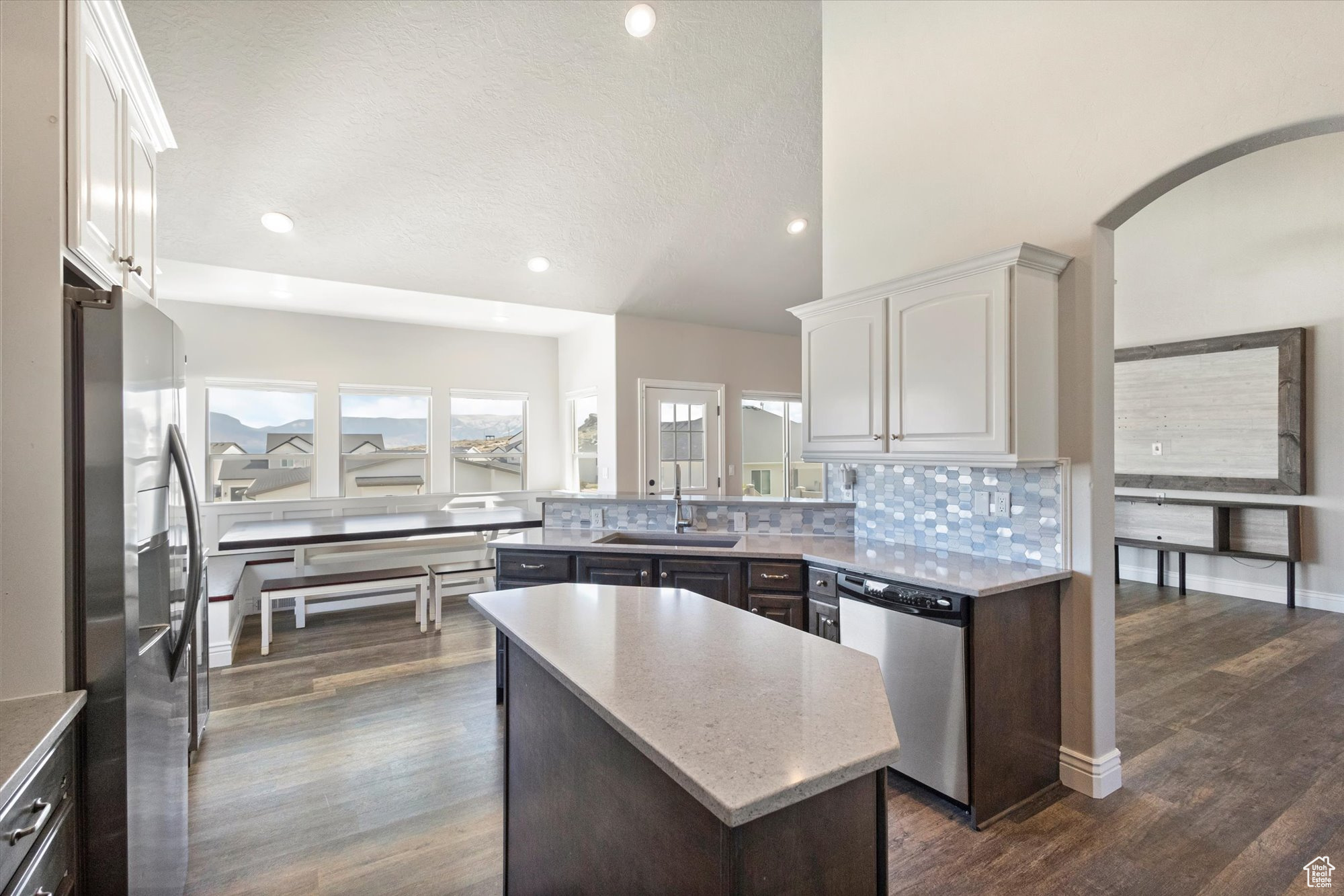 THE BENCHES - Residential