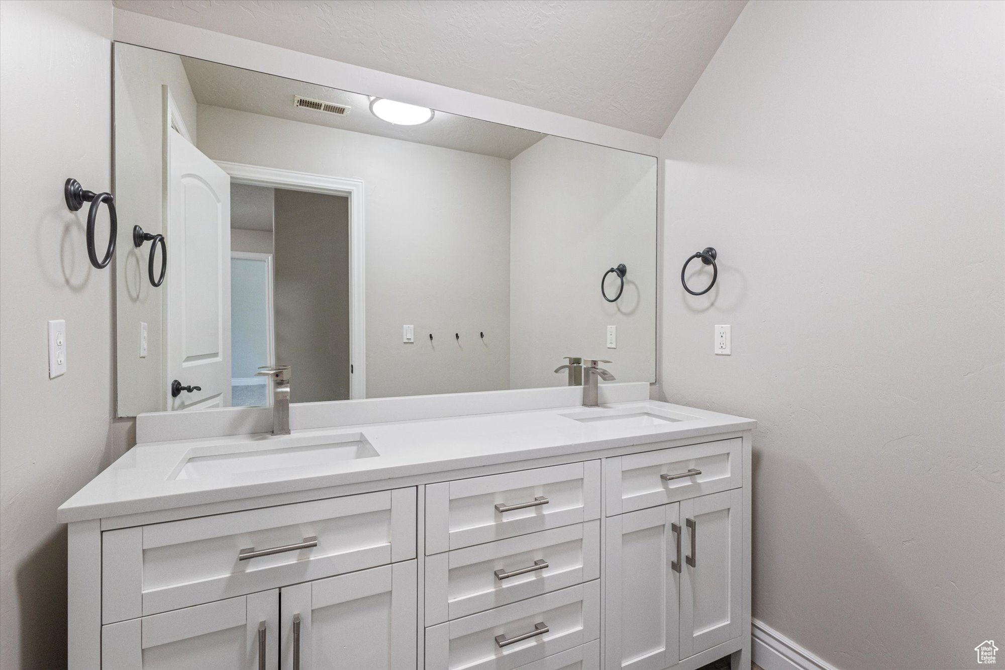 THE BENCHES - Residential