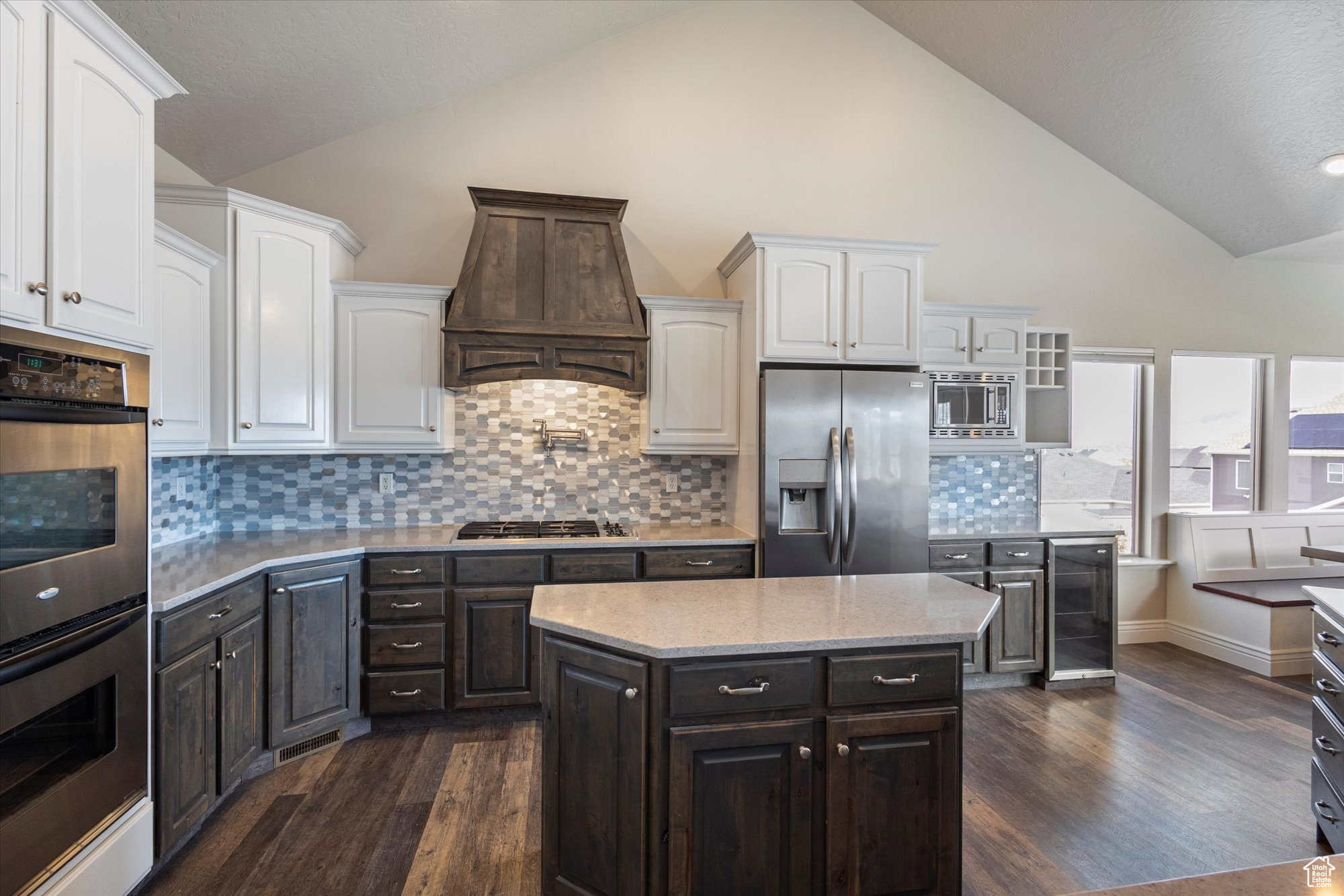 THE BENCHES - Residential