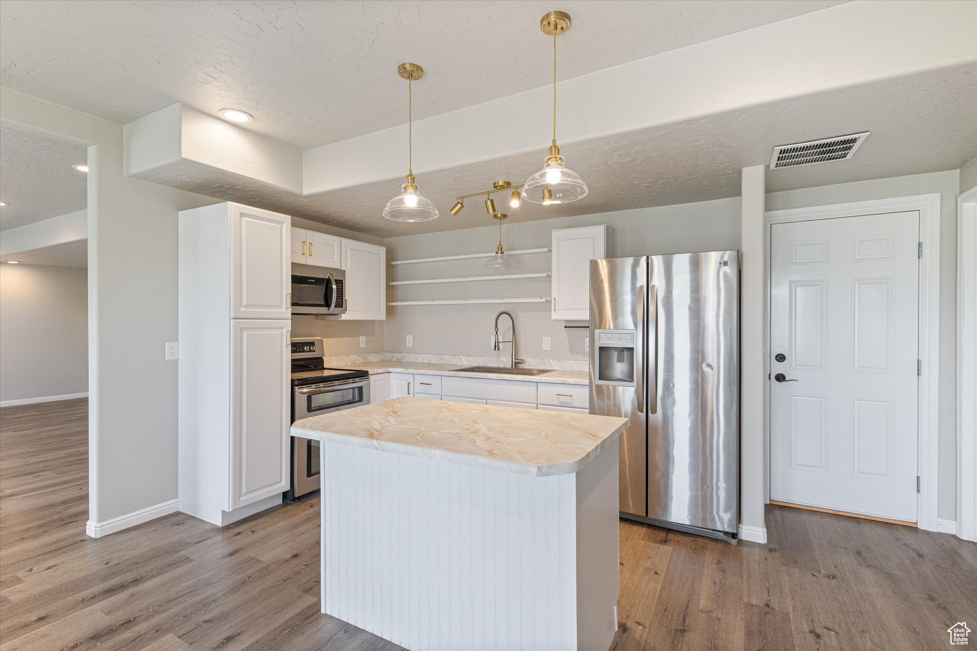 THE BENCHES - Residential