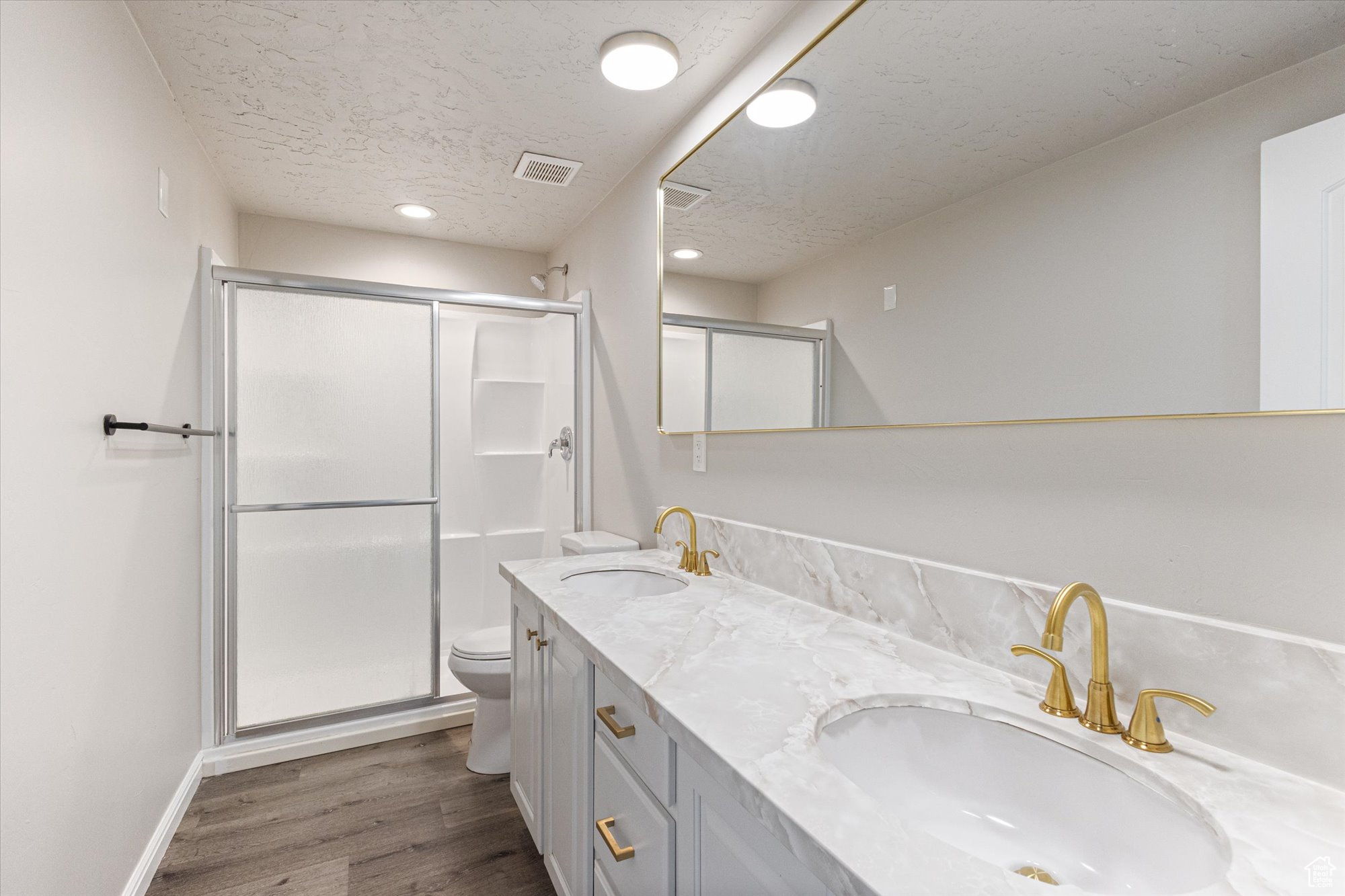 THE BENCHES - Residential