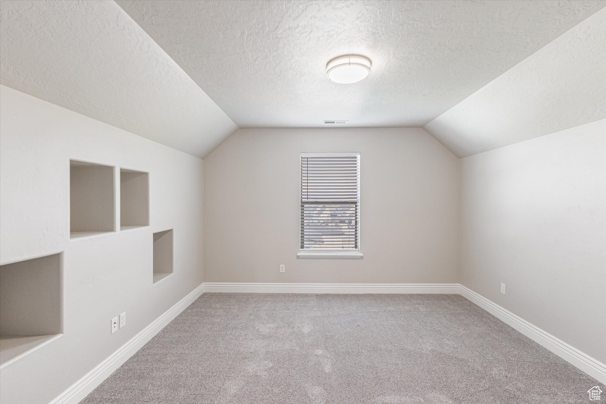 THE BENCHES - Residential