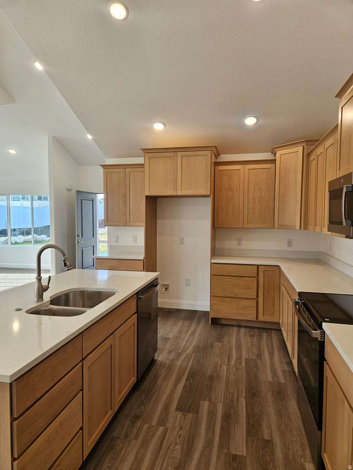 COUNTRY VIEW VILLAS - Residential