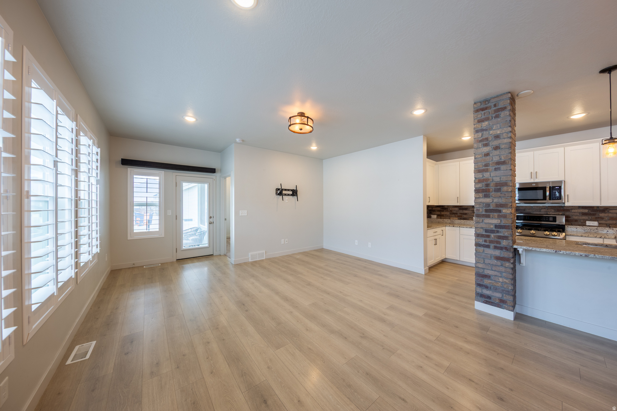 HOLBROOK FARMS - Residential Lease