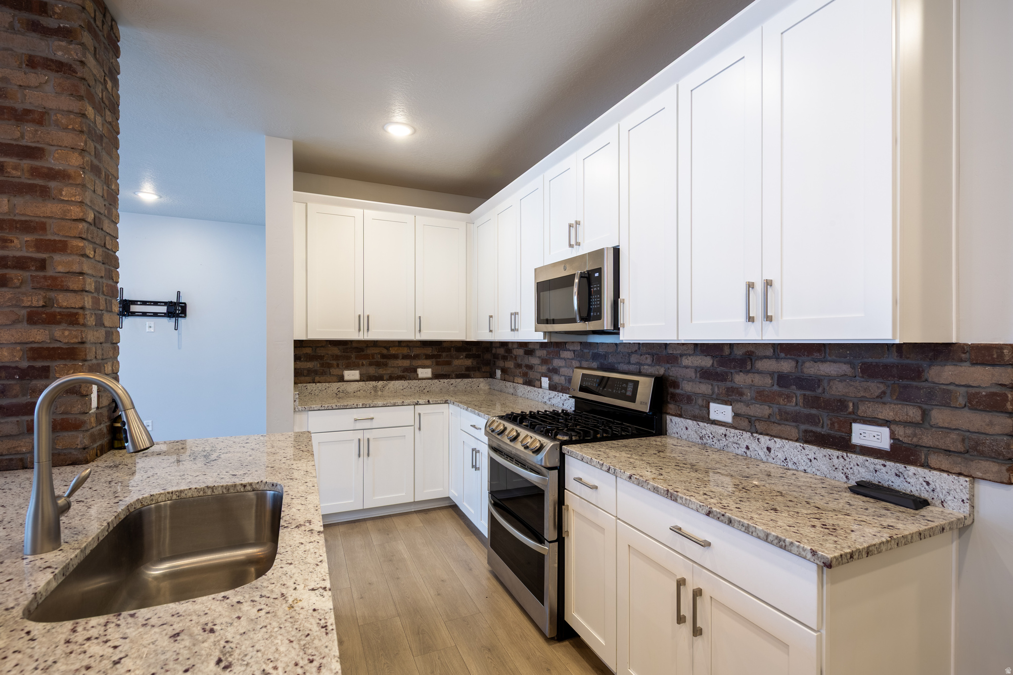 HOLBROOK FARMS - Residential Lease