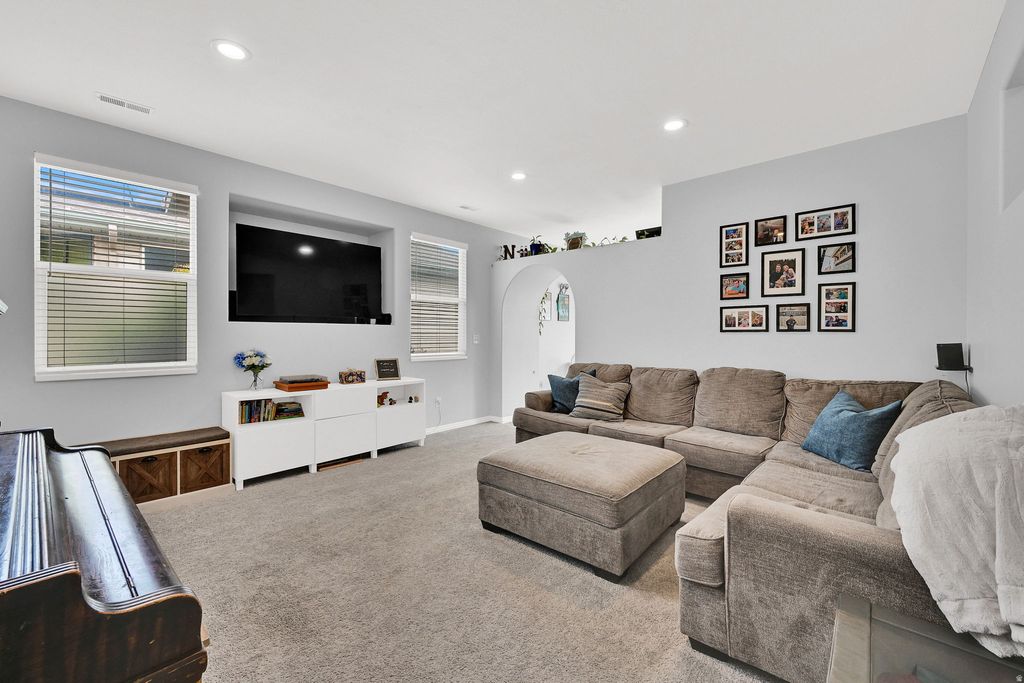 Photo of 302 N FOXBORO DR, North Salt Lake, UT 84054 (MLS # 2150950)