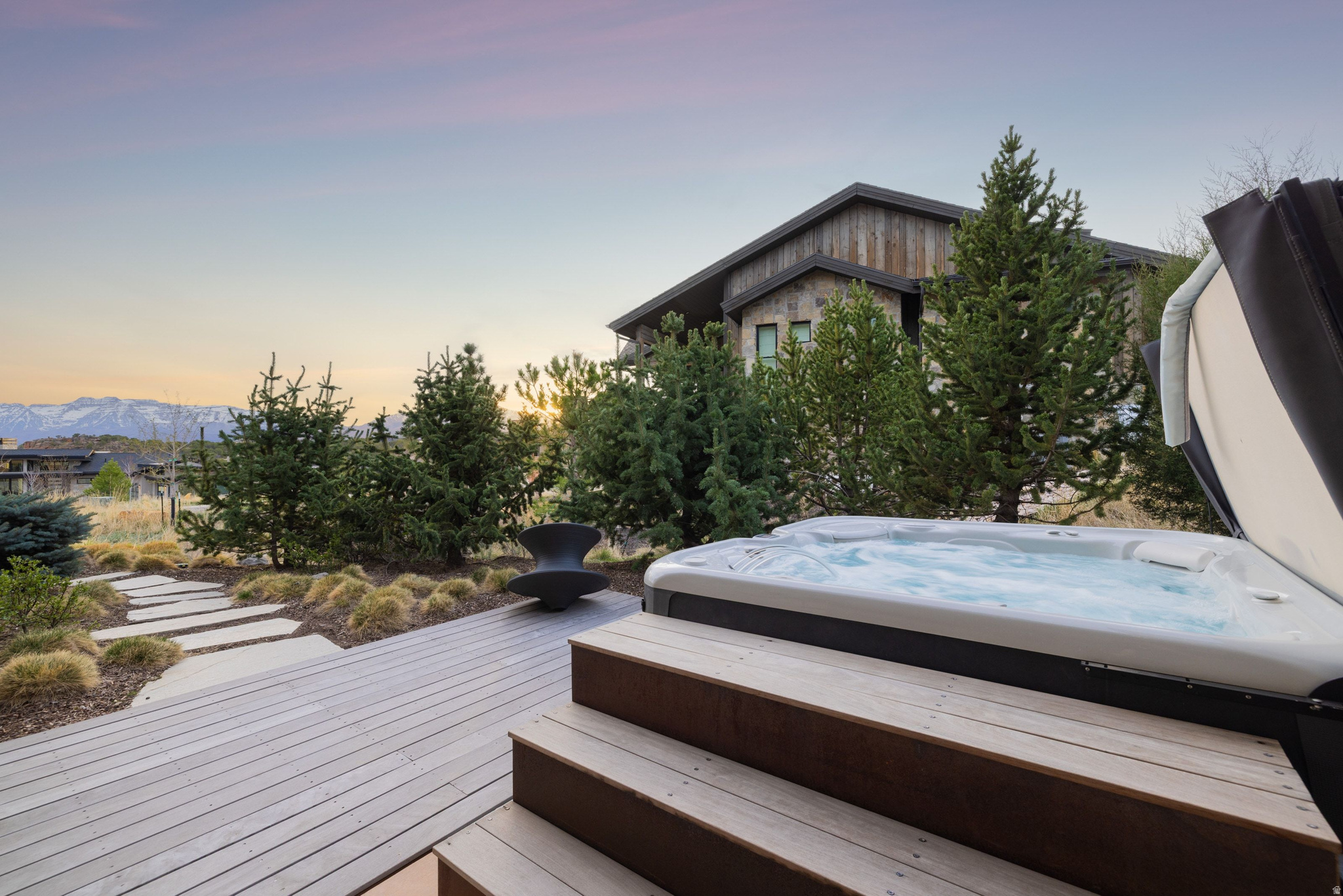 RED LEDGES - Residential